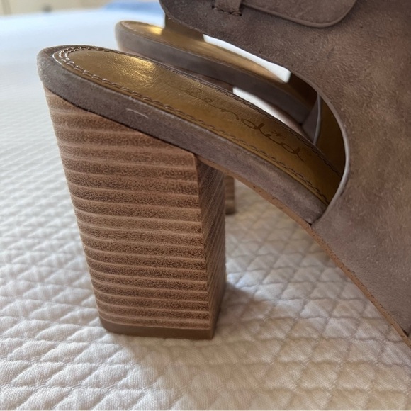 🎉 Splendid Nikolai Suede Heels • 9 - Picture 6 of 10